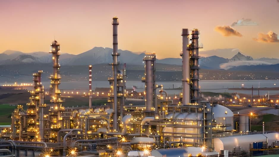 middle east oil refinery